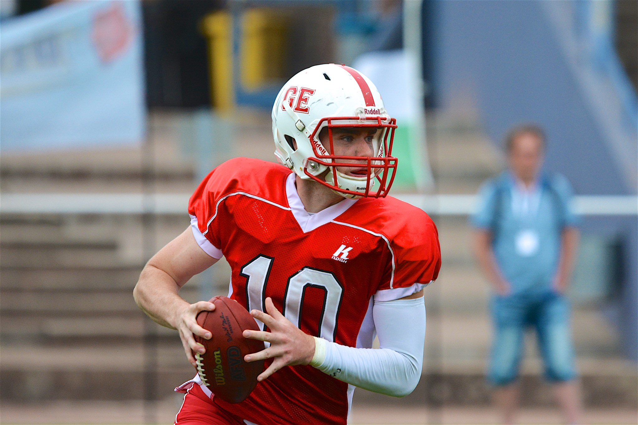 WR Robin Graßmann (#10) spielte in der zweiten Hälfte auf der Position des Quarterbacks (Foto: ©Oliver Jungnitsch)