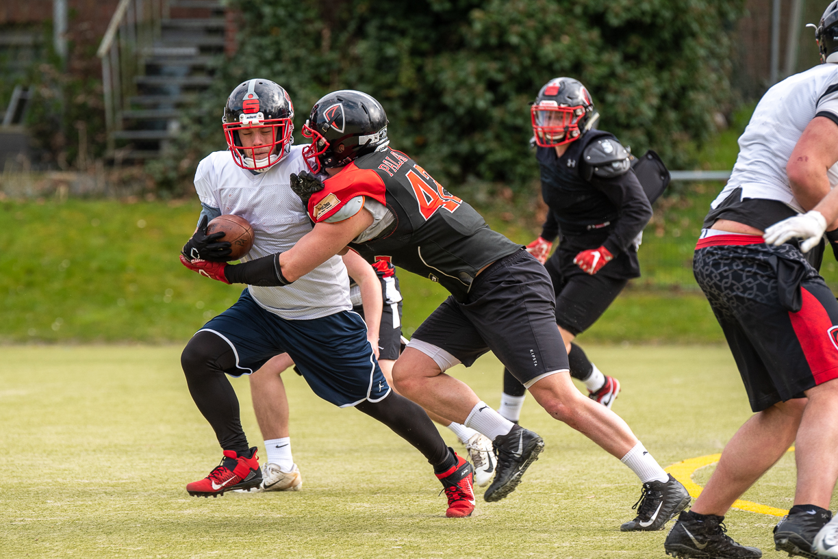 Bei den Solingen Paladins ist ein fast normales Footballtraining möglich (Foto: Nick Jungnitsch)